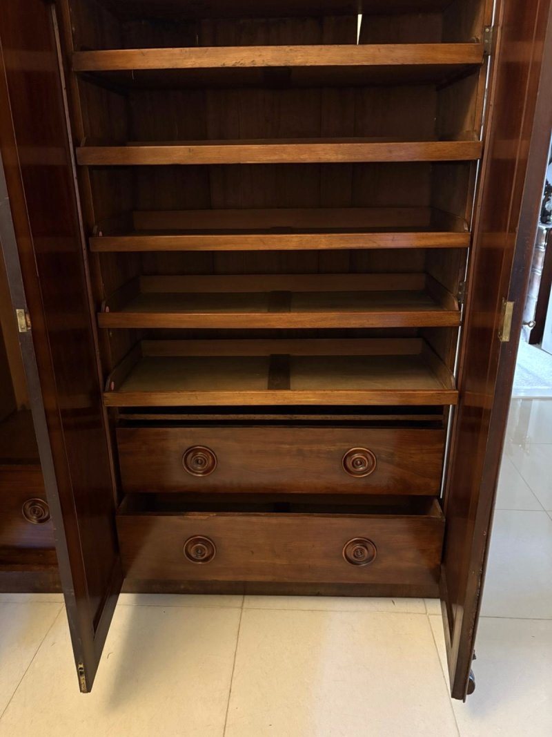 Antique Victorian Quality Figured Mahogany Three Door Wardrobe - Image 5